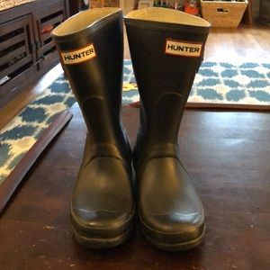 Black low rise Hunter boots